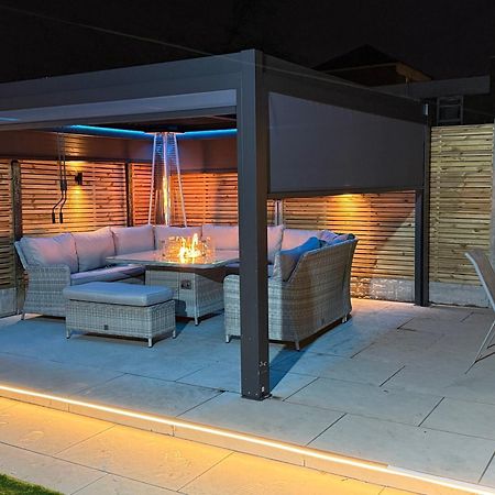 5 Bed Town House Within City Centre And Sleeps Up To 11 With Sky And Netflix Birmingham Exterior photo