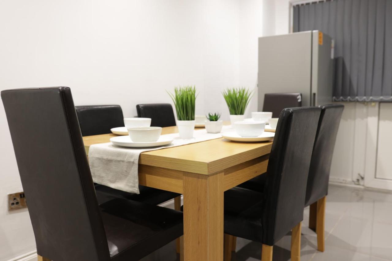 5 Bed Town House Within City Centre And Sleeps Up To 11 With Sky And Netflix Birmingham Exterior photo
