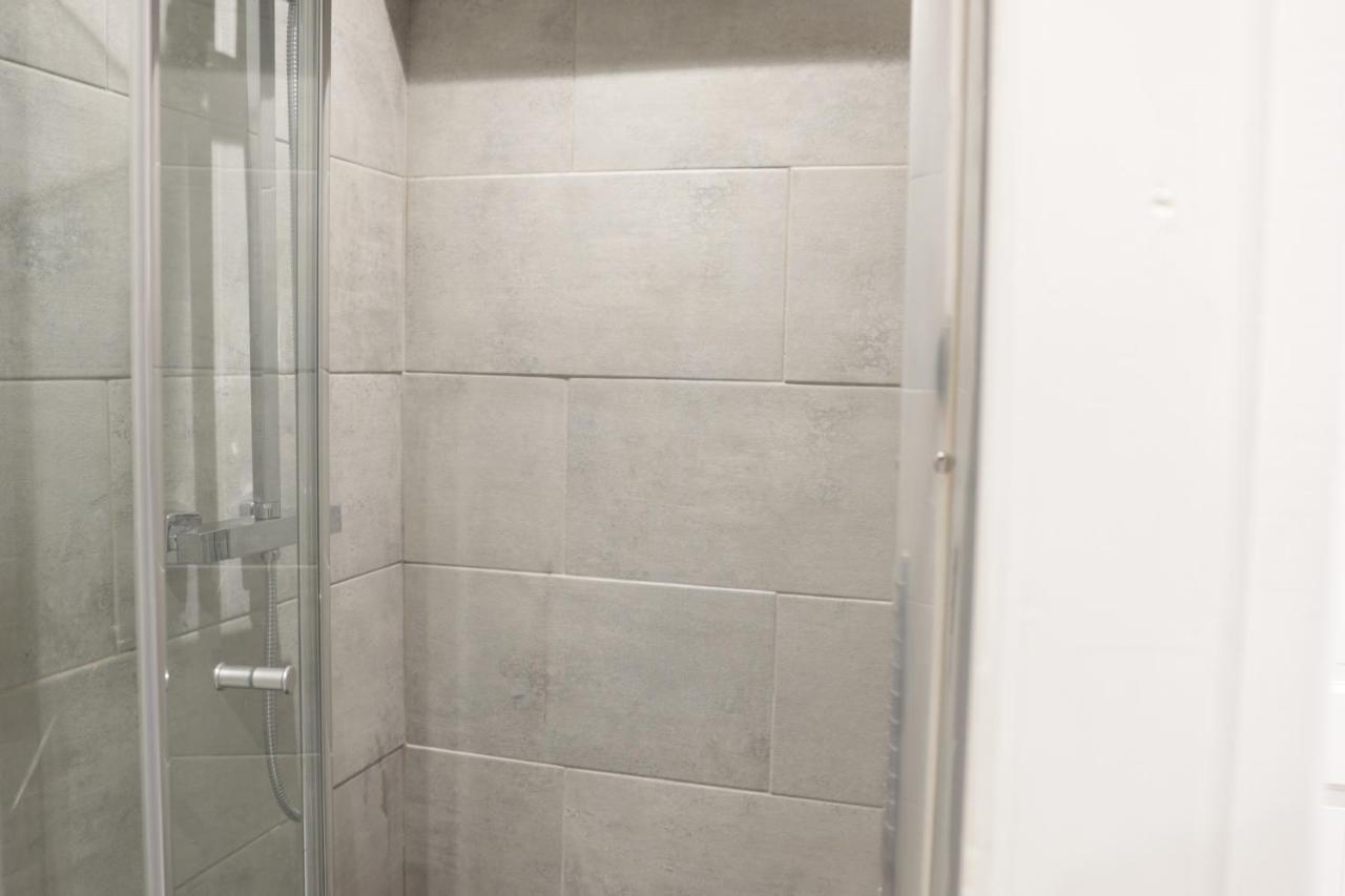 5 Bed Town House Within City Centre And Sleeps Up To 11 With Sky And Netflix Birmingham Exterior photo