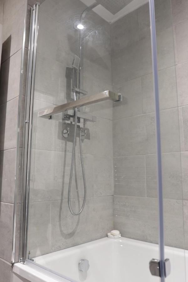 5 Bed Town House Within City Centre And Sleeps Up To 11 With Sky And Netflix Birmingham Exterior photo