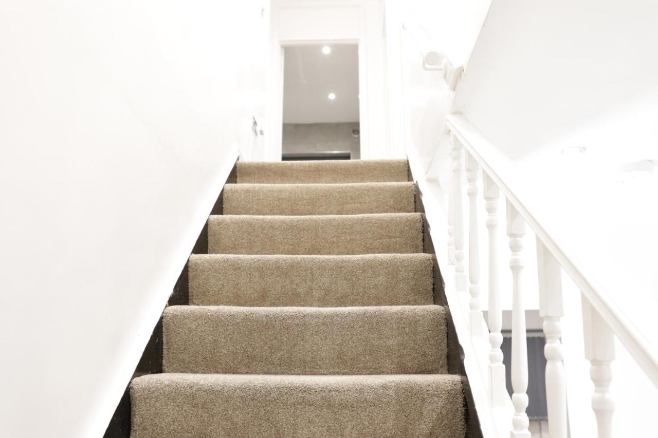 5 Bed Town House Within City Centre And Sleeps Up To 11 With Sky And Netflix Birmingham Exterior photo