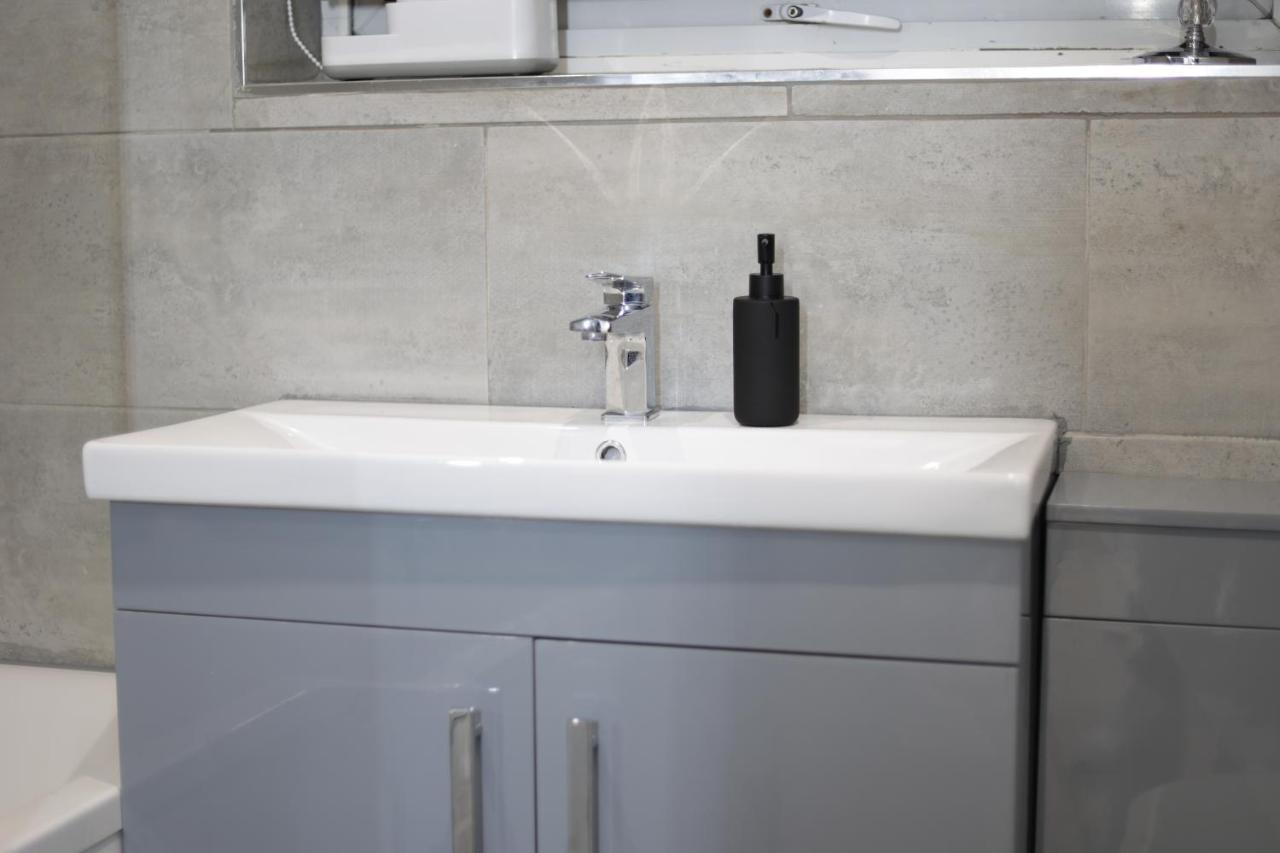 5 Bed Town House Within City Centre And Sleeps Up To 11 With Sky And Netflix Birmingham Exterior photo