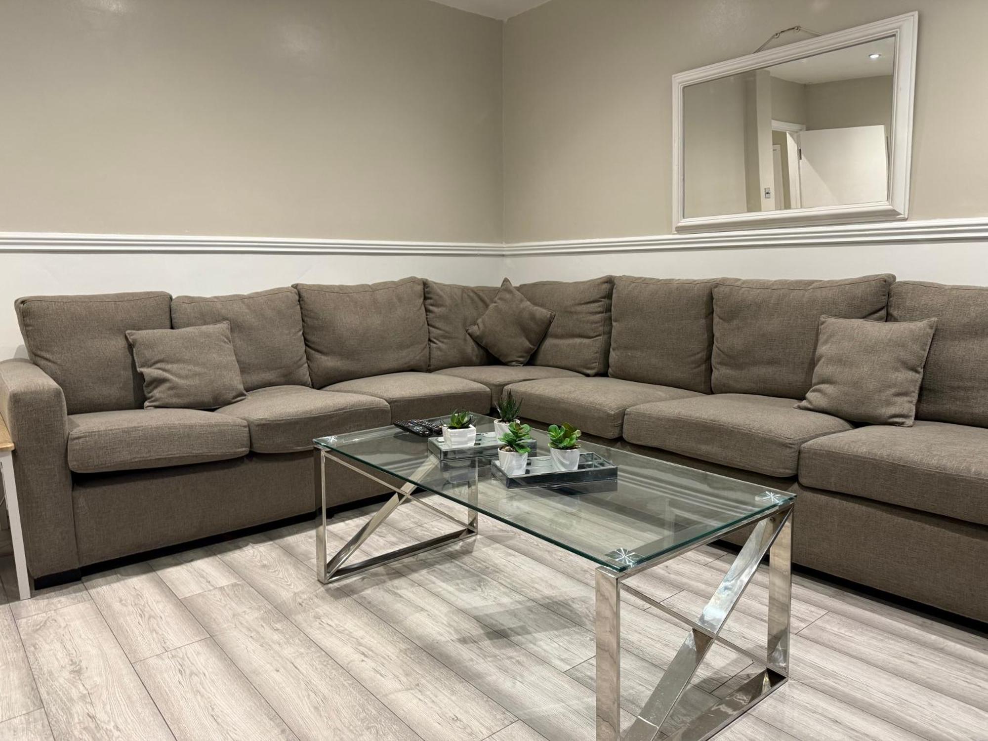 5 Bed Town House Within City Centre And Sleeps Up To 11 With Sky And Netflix Birmingham Exterior photo