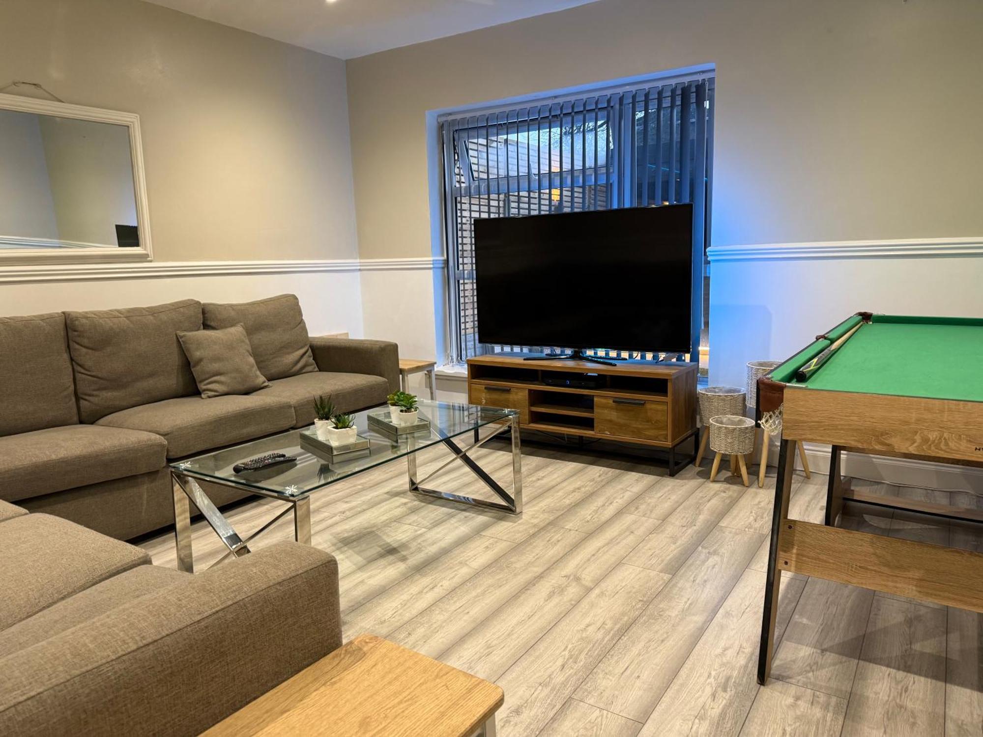 5 Bed Town House Within City Centre And Sleeps Up To 11 With Sky And Netflix Birmingham Exterior photo