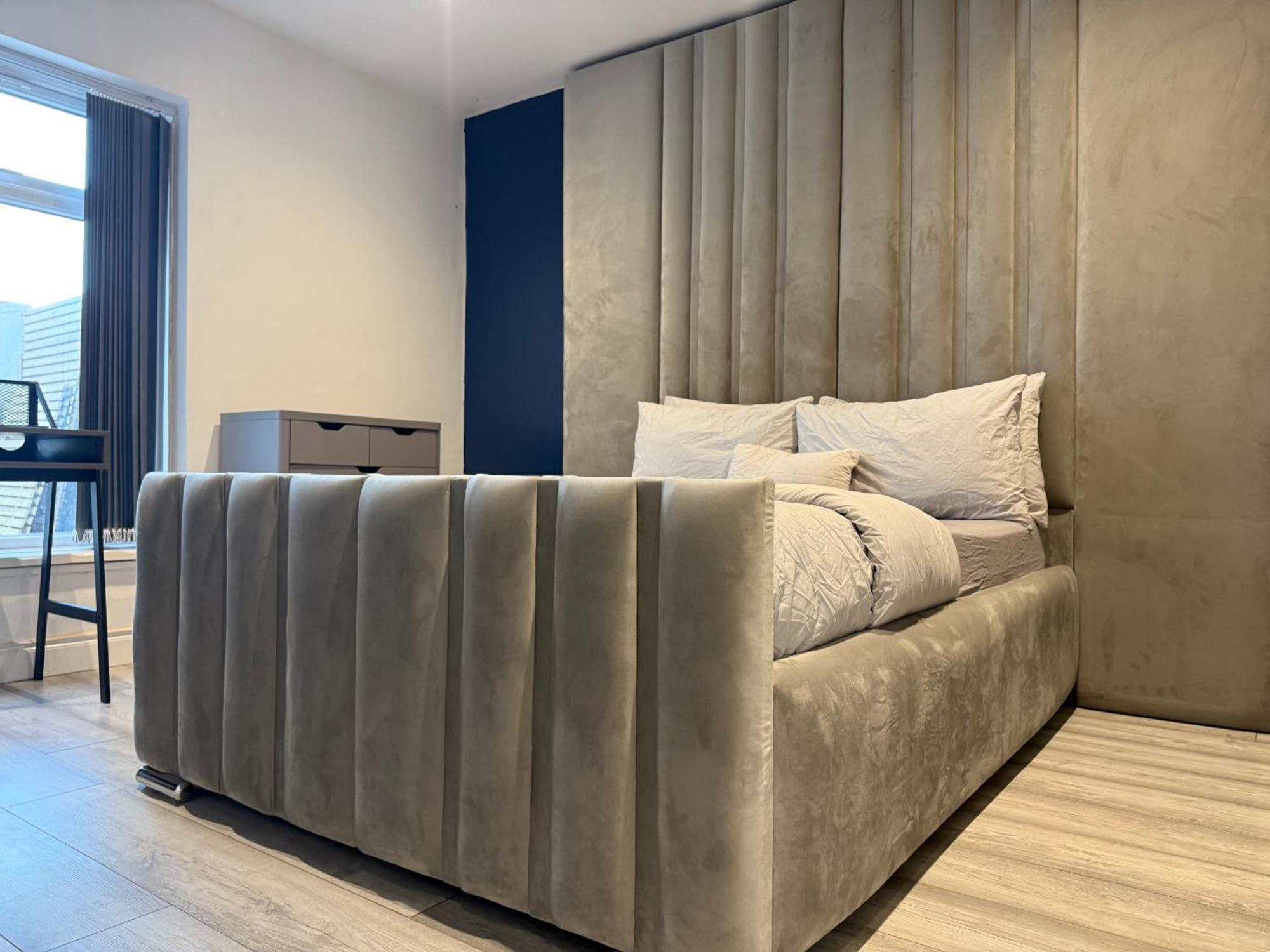 5 Bed Town House Within City Centre And Sleeps Up To 11 With Sky And Netflix Birmingham Exterior photo