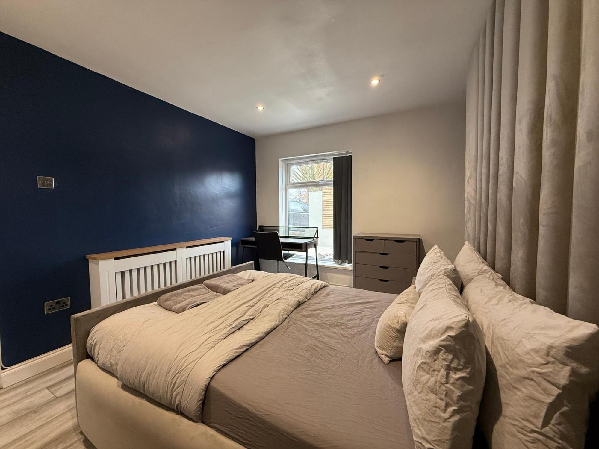 5 Bed Town House Within City Centre And Sleeps Up To 11 With Sky And Netflix Birmingham Exterior photo