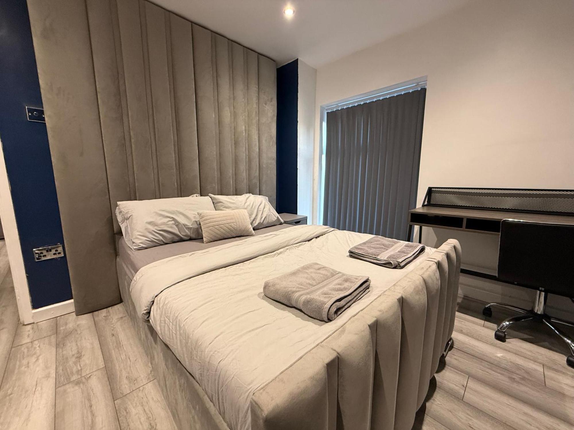 5 Bed Town House Within City Centre And Sleeps Up To 11 With Sky And Netflix Birmingham Exterior photo