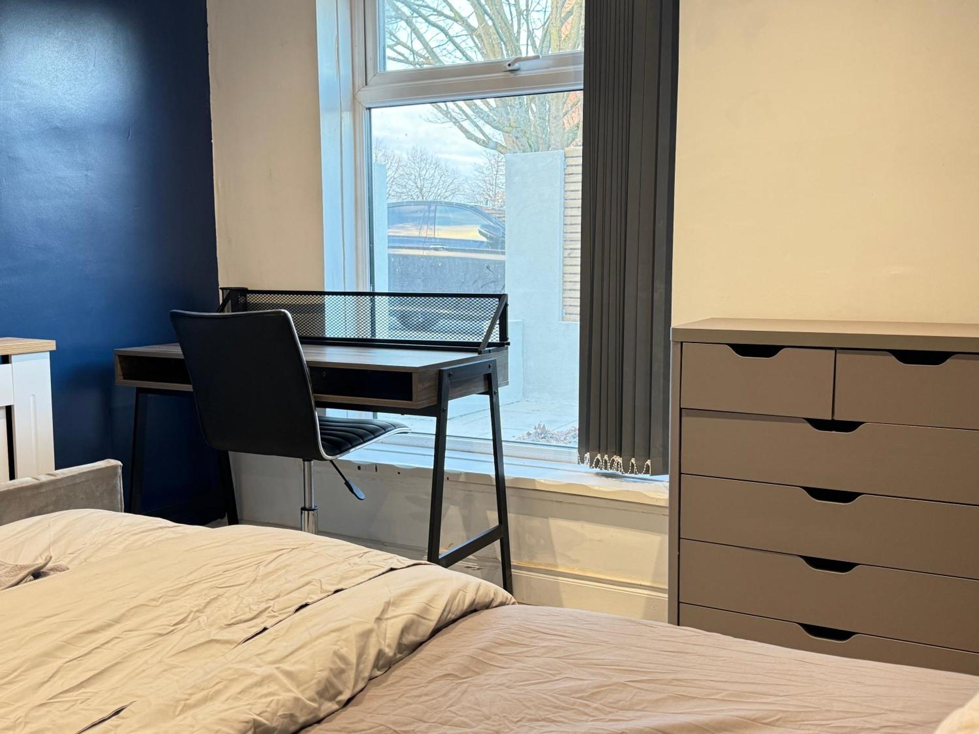5 Bed Town House Within City Centre And Sleeps Up To 11 With Sky And Netflix Birmingham Exterior photo