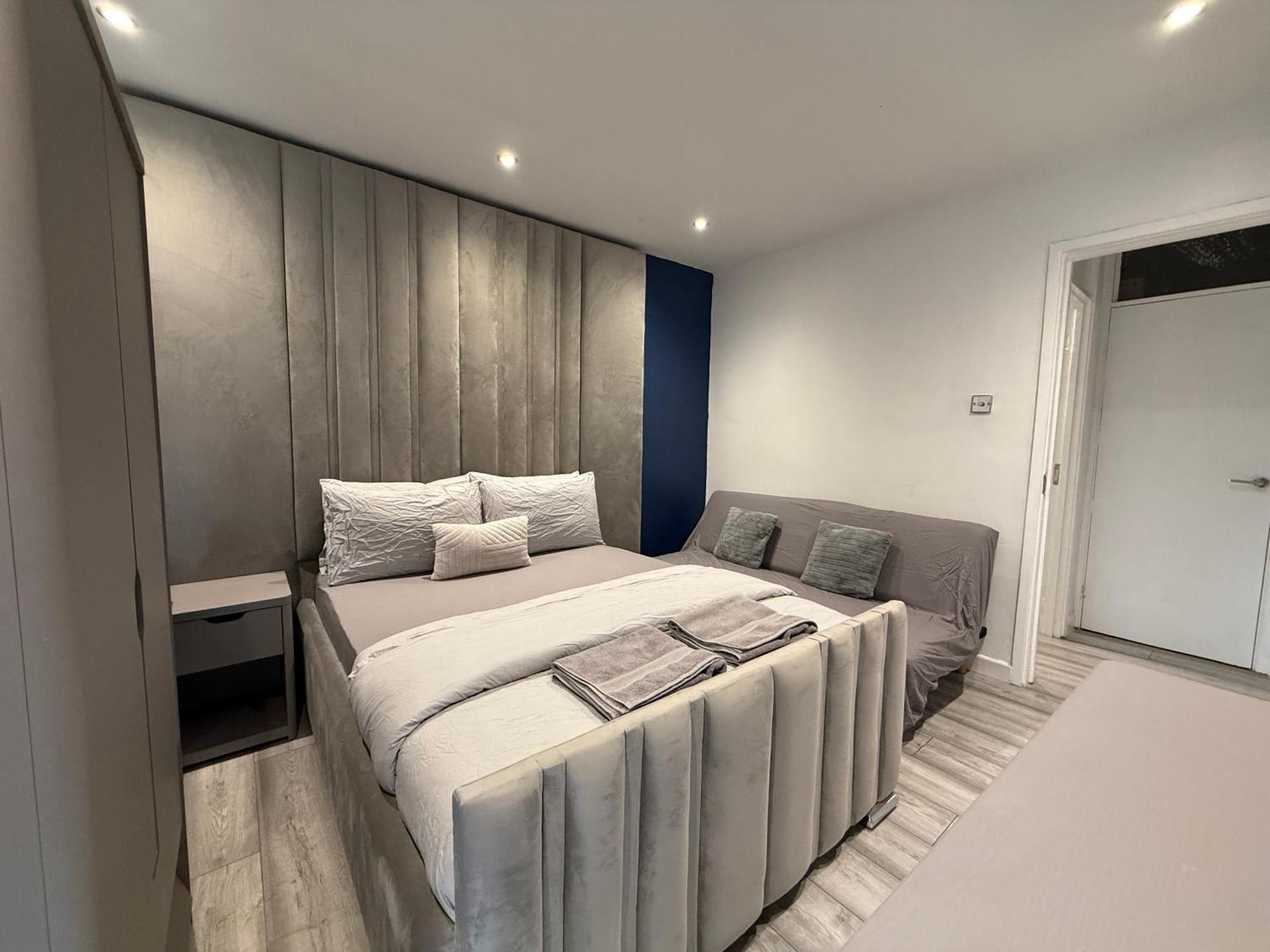 5 Bed Town House Within City Centre And Sleeps Up To 11 With Sky And Netflix Birmingham Exterior photo