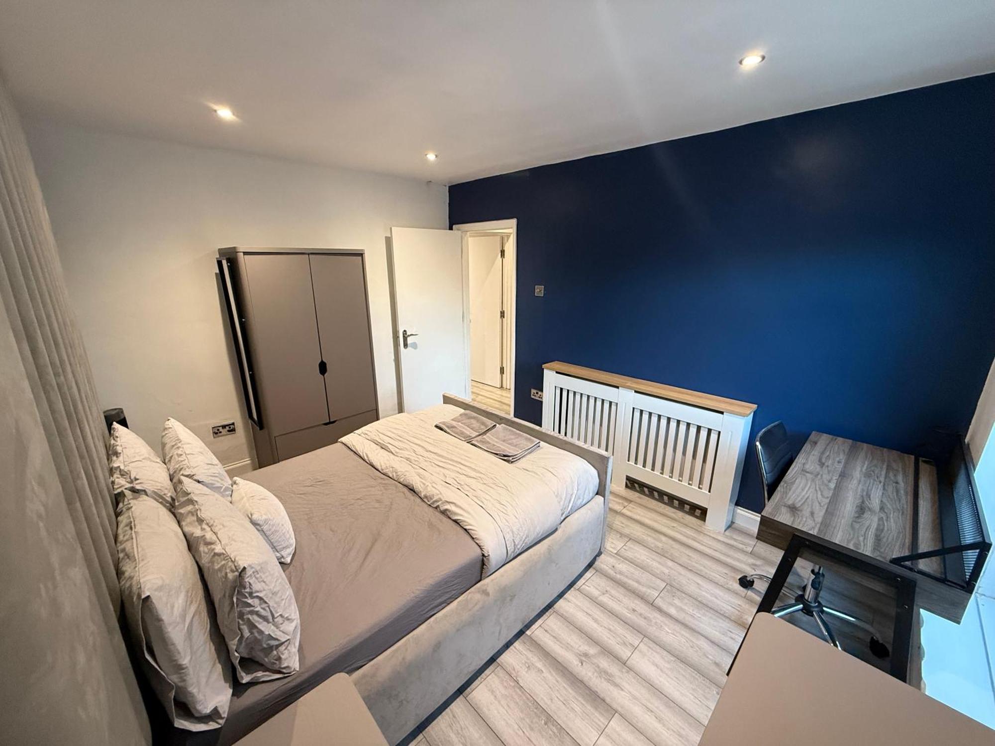 5 Bed Town House Within City Centre And Sleeps Up To 11 With Sky And Netflix Birmingham Exterior photo