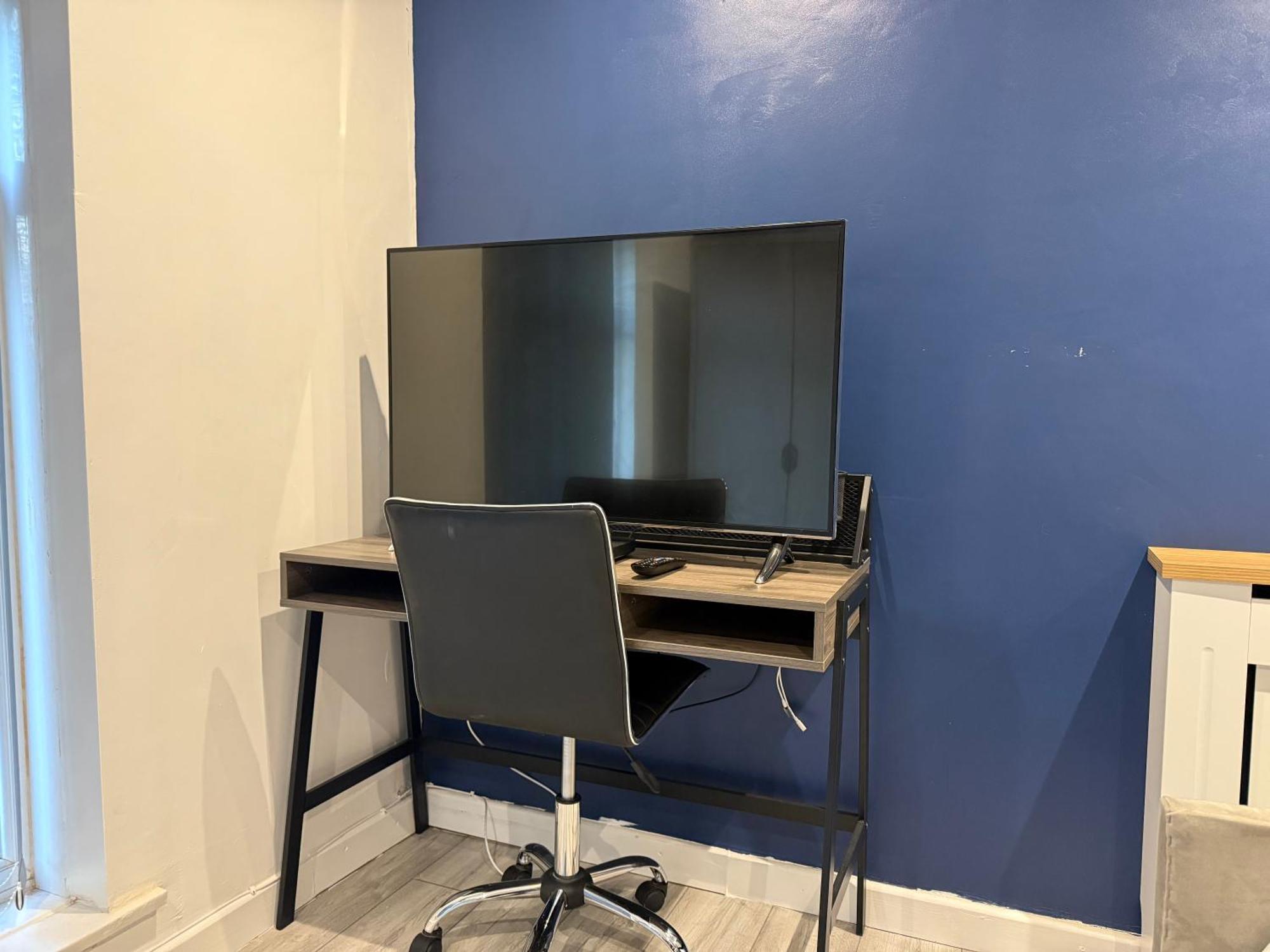 5 Bed Town House Within City Centre And Sleeps Up To 11 With Sky And Netflix Birmingham Exterior photo